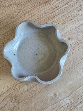 Handmade Wavy Edge Pottery Bowl in Speckled Cream